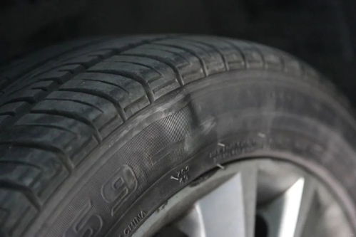 輪胎鼓包是因為 平時開車,可得長點心了